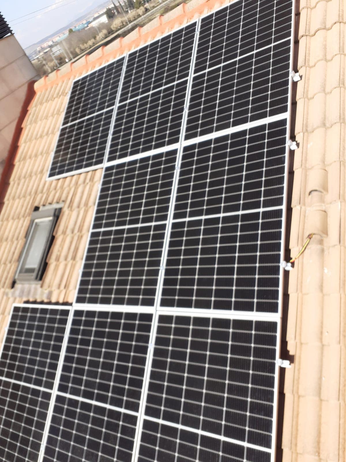 Tipos de paneles solares para una instalación fotovoltaica Tipos de paneles solares fotovoltaicos instalados en una vivienda